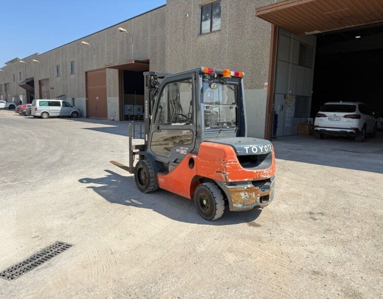 TOYOTA  02-8FDF30